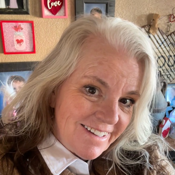 Meet your Posher, Kim - Picture 1 of 2